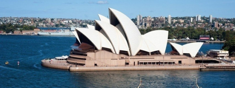 Das Opernhaus im Sydney Harbour ist eines der Wahrzeichen der Stadt.