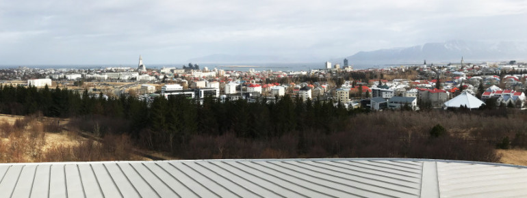Blick auf die Hauptstadt Reykjavik vom Dach des Perlan Museums