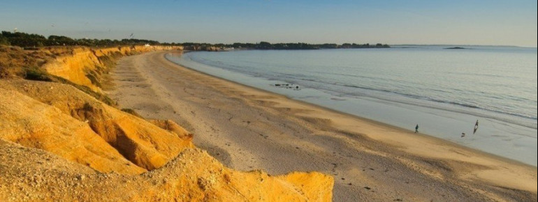 Die Klippen am Mine d&#39;Or bei Pénestin