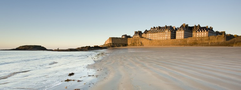 Eindrucksvolle Architektur: die Korsaren-Stadt Saint-Malo