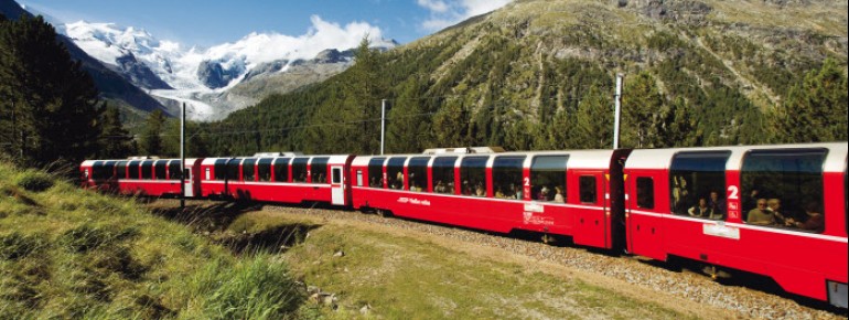 Der Bernina Express der Rhätischen Bahn