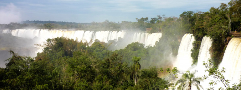 Die Iguazú-Wasserfälle an der Grenze zwischen Brasilien und Argentinien.