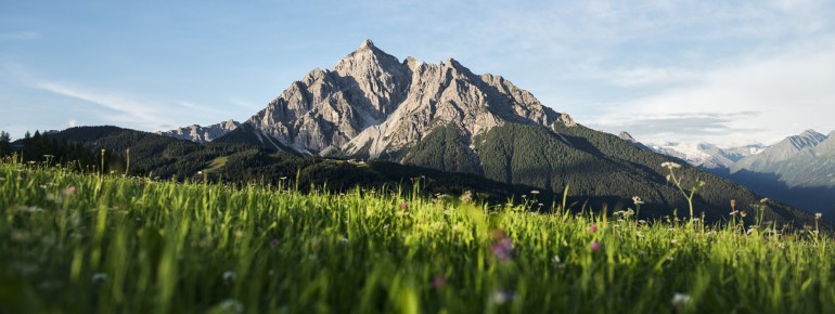 Mächtige Gipfel prägen die Landschaft.